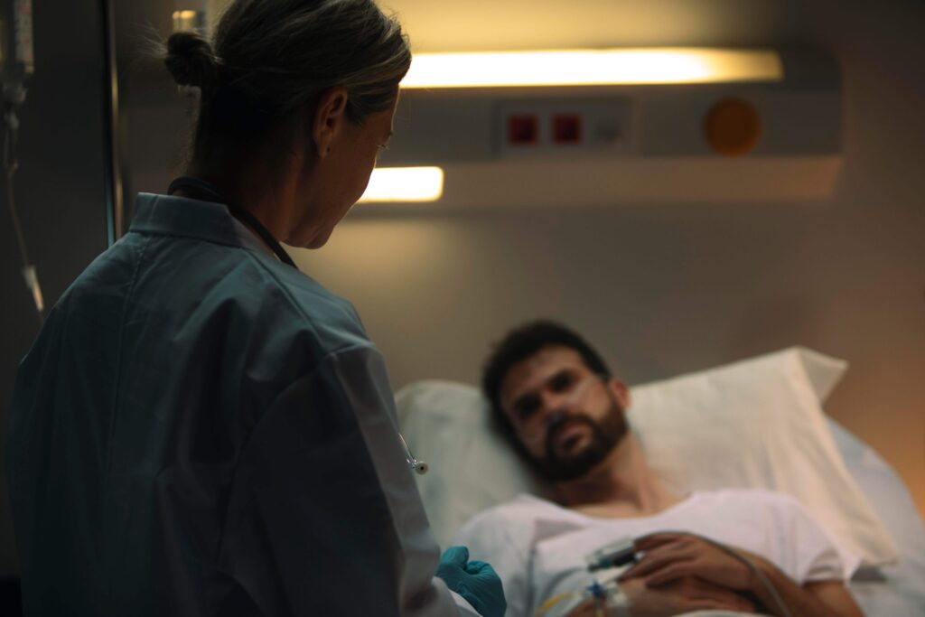 Os benefícios da internação para dependentes químicos em crise